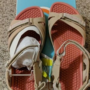 Bare Traps sandals